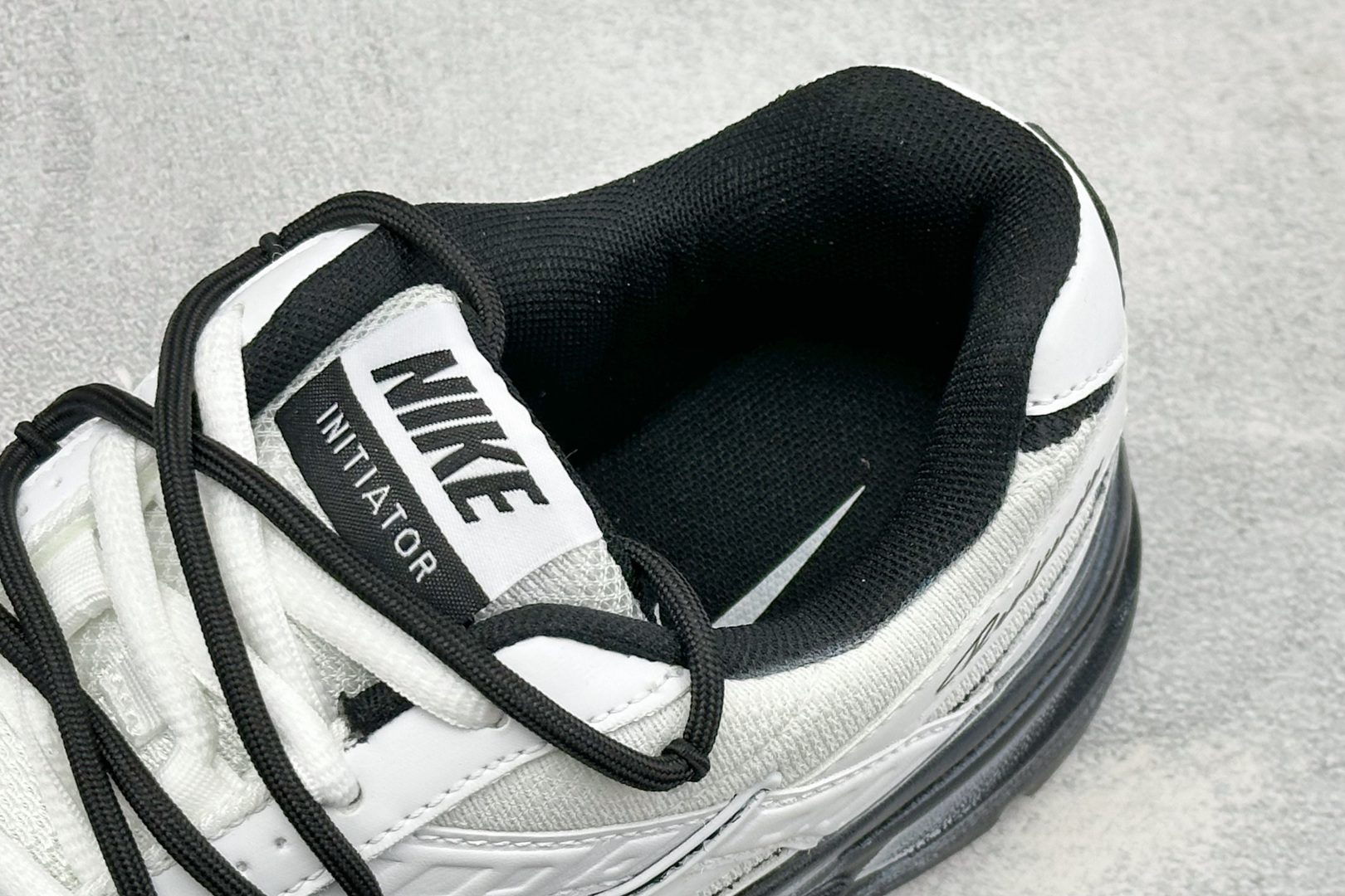 NIKE INITIATOR创始者系列 复古休闲运动舒适跑鞋 采用透气网眼鞋面和支撑覆盖层,自然运动设计的Phlyon NIKE INITIATOR创始者系列 复古休闲运动舒适跑鞋 采用透气网眼鞋面和支撑覆盖层,自然运动设计的Phlyon