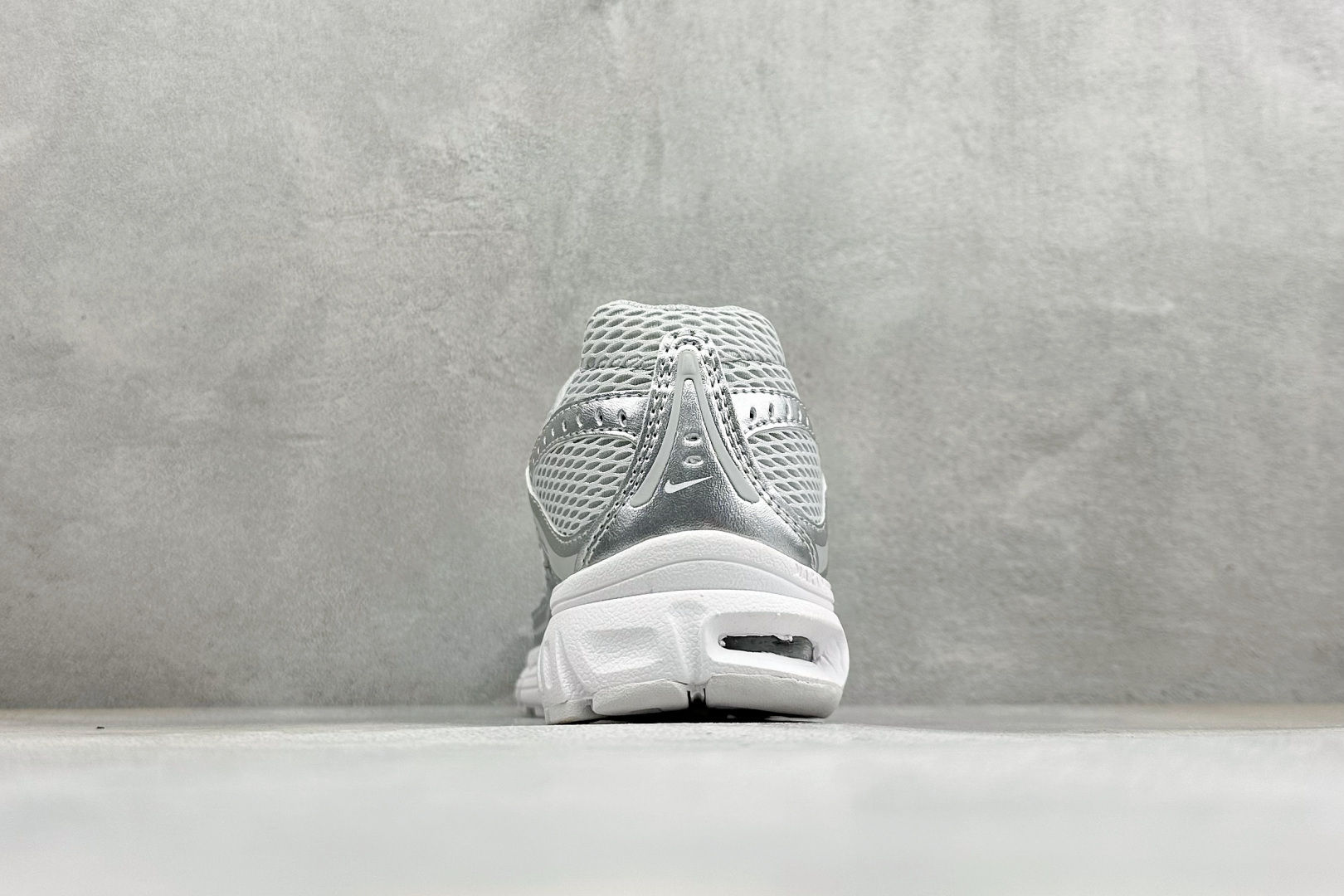 Nike Air Max Moto 2K 耐克新款复古气垫跑步鞋 货号：HQ2056-011 尺码：36 36.5 37
