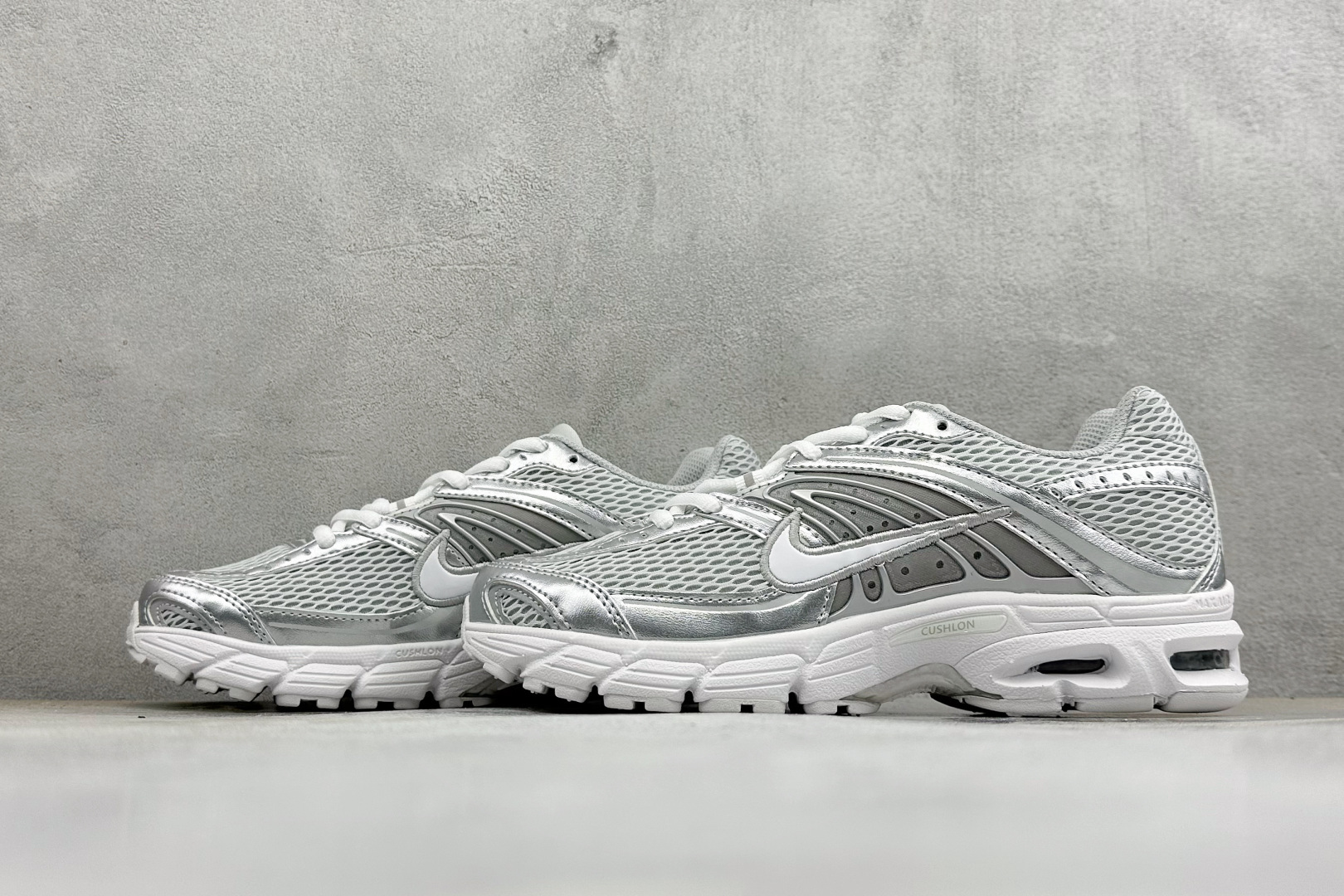 Nike Air Max Moto 2K 耐克新款复古气垫跑步鞋 货号：HQ2056-011 尺码：36 36.5 37