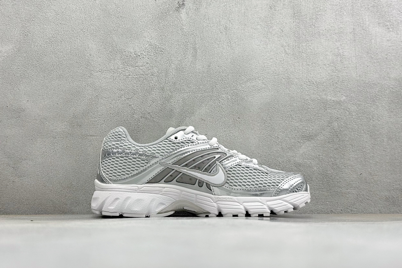 Nike Air Max Moto 2K 耐克新款复古气垫跑步鞋 货号：HQ2056-011 尺码：36 36.5 37