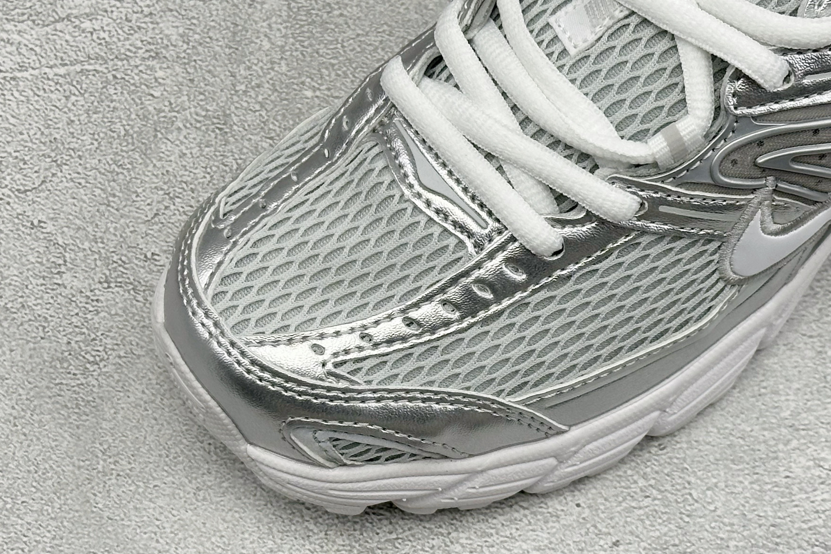 Nike Air Max Moto 2K 耐克新款复古气垫跑步鞋 货号：HQ2056-011 尺码：36 36.5 37