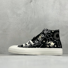 Converse All Star 日月星辰 匡威星际印花高帮休闲帆布鞋 鞋身甄选透气帆布面料,鞋面印满星空、行星、星座 Converse All Star 日月星辰 匡威星际印花高帮休闲帆布鞋 鞋身甄选透气帆布面料,鞋面印满星空、行星、星座