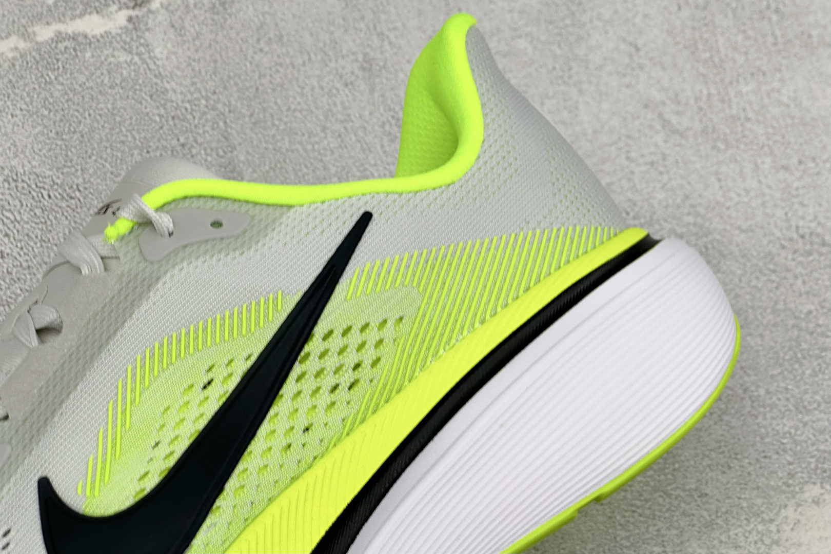 Nike Air Zoom Pegasus 42 耐克网面透气轻便跑鞋 货号:IB1873-008 尺码:39 40 4 Nike Air Zoom Pegasus 42 耐克网面透气轻便跑鞋 货号:IB1873-008 尺码:39 40 4
