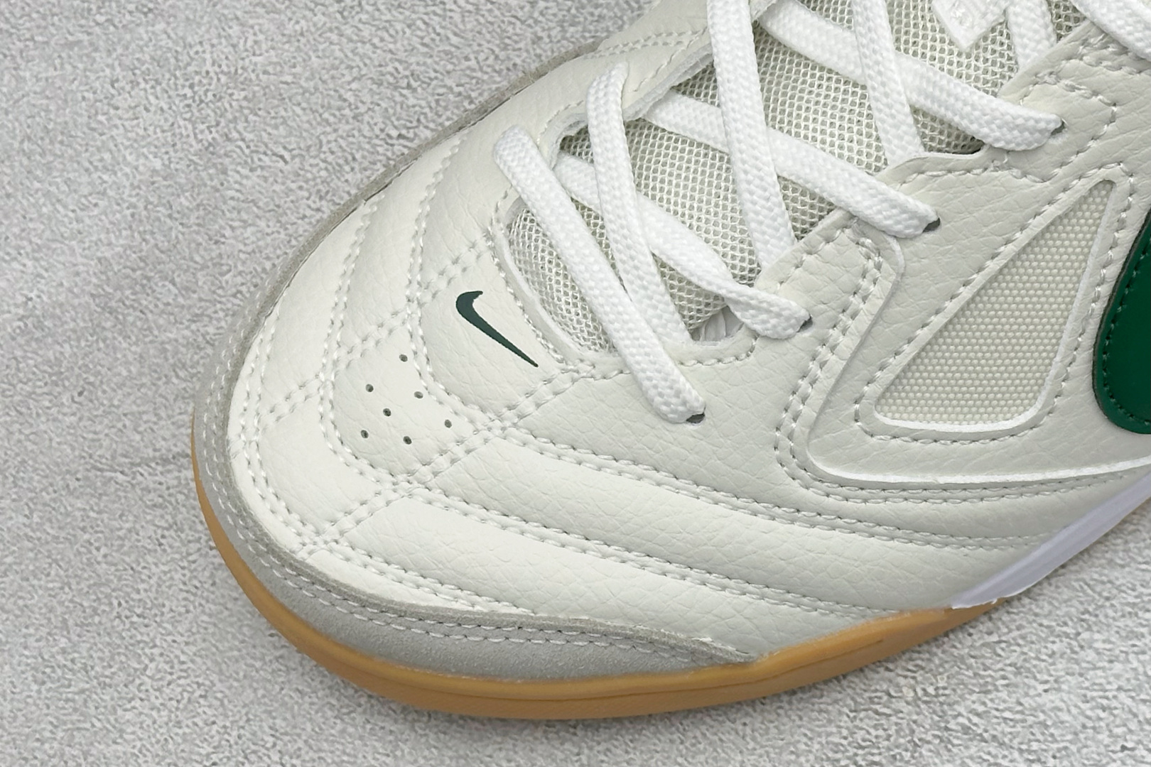 NIKE GATO 低帮生活休闲鞋 透气网布眼融入皮革,织和物合成材质覆面,营造21世初纪的畅跑美学概念。泡棉中底盈轻缓 NIKE GATO 低帮生活休闲鞋 透气网布眼融入皮革,织和物合成材质覆面,营造21世初纪的畅跑美学概念。泡棉中底盈轻缓