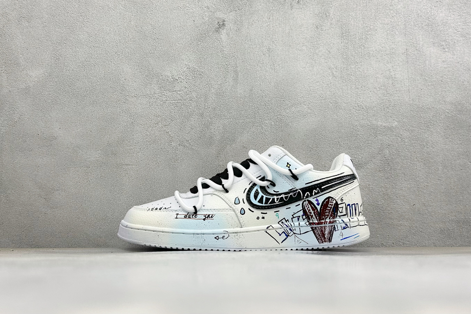 NIKE COURT VISION LO ‘DIY’定制 低帮百搭 透气休闲运动板鞋 兼顾舒适脚感和出众风范 演绎匠心之