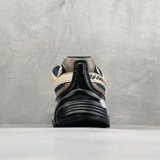 NIKE INITIATOR创始者系列 复古休闲运动舒适跑鞋 采用透气网眼鞋面和支撑覆盖层,自然运动设计的Phlyon中 NIKE INITIATOR创始者系列 复古休闲运动舒适跑鞋 采用透气网眼鞋面和支撑覆盖层,自然运动设计的Phlyon中