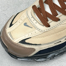 NIKE INITIATOR创始者系列 复古休闲运动舒适跑鞋 采用透气网眼鞋面和支撑覆盖层,自然运动设计的Phlyon中 NIKE INITIATOR创始者系列 复古休闲运动舒适跑鞋 采用透气网眼鞋面和支撑覆盖层,自然运动设计的Phlyon中