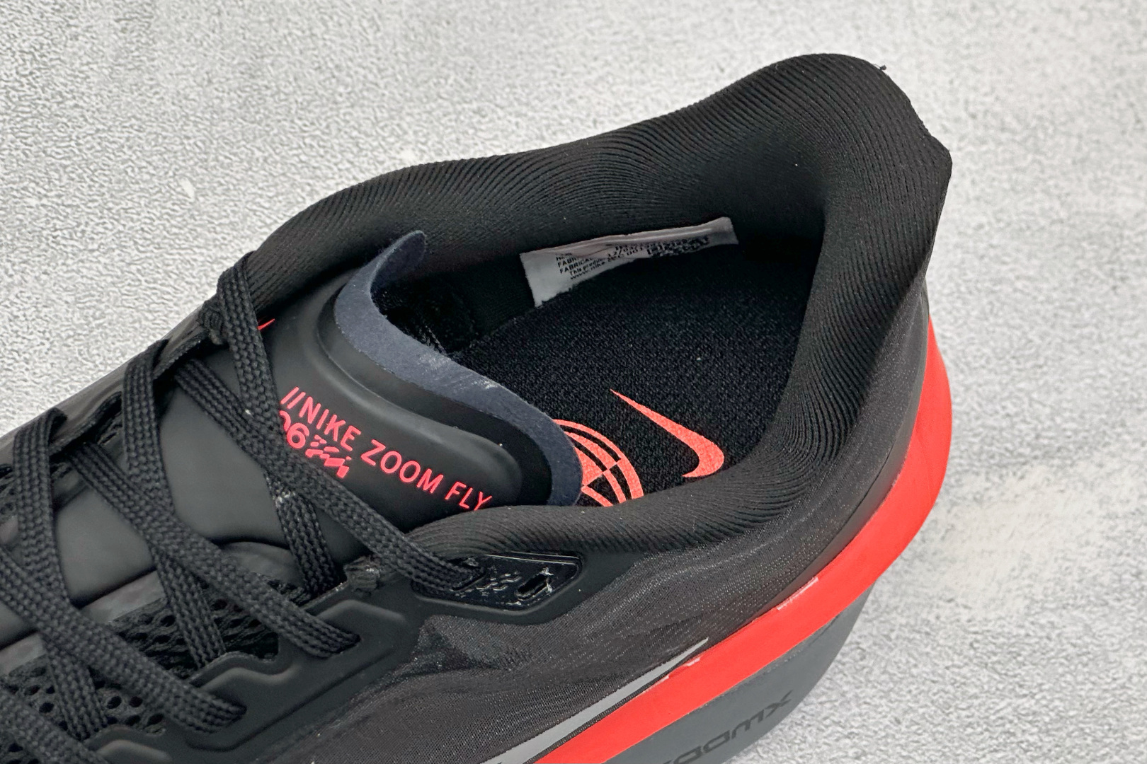 Nike Zoom Fly 6 耐克超弹轻盈跑步鞋 #鞋款搭载 Flyknit 材料 打造出众弹性 易于穿脱。采用Rea