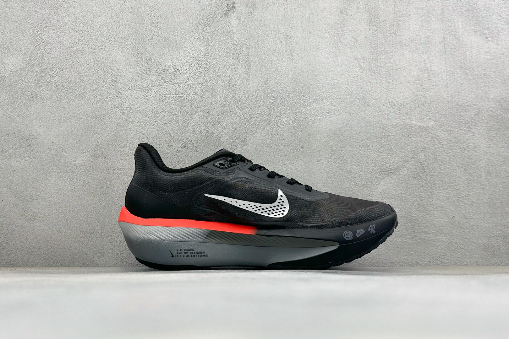 Nike Zoom Fly 6 耐克超弹轻盈跑步鞋 #鞋款搭载 Flyknit 材料 打造出众弹性 易于穿脱。采用Rea