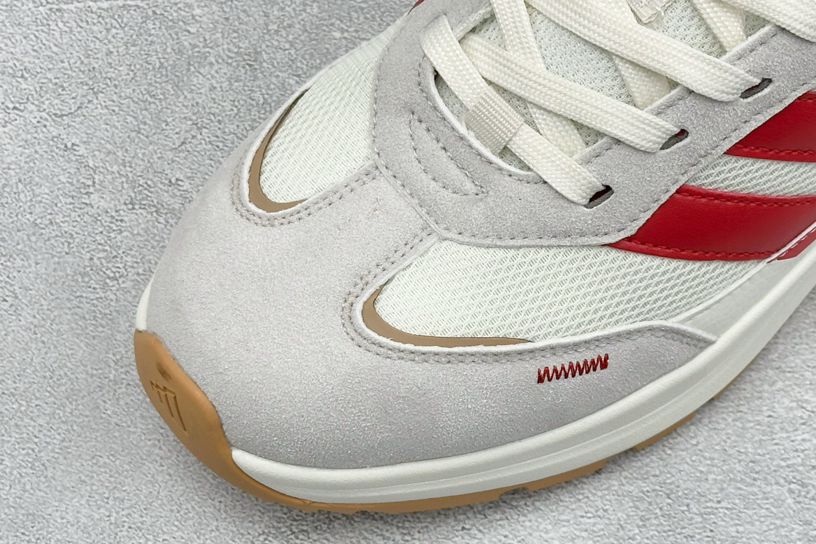 Adidas Futro Coupe 阿迪达斯 织物网面 舒适百搭 防滑耐磨回弹 低帮休闲运动鞋 货号: KH6816 Adidas Futro Coupe 阿迪达斯 织物网面 舒适百搭 防滑耐磨回弹 低帮休闲运动鞋 货号: KH6816