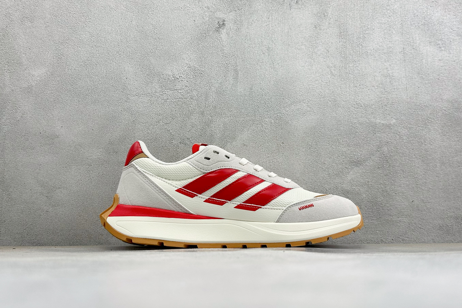 Adidas Futro Coupe 阿迪达斯 织物网面 舒适百搭 防滑耐磨回弹 低帮休闲运动鞋 货号: KH6816 Adidas Futro Coupe 阿迪达斯 织物网面 舒适百搭 防滑耐磨回弹 低帮休闲运动鞋 货号: KH6816