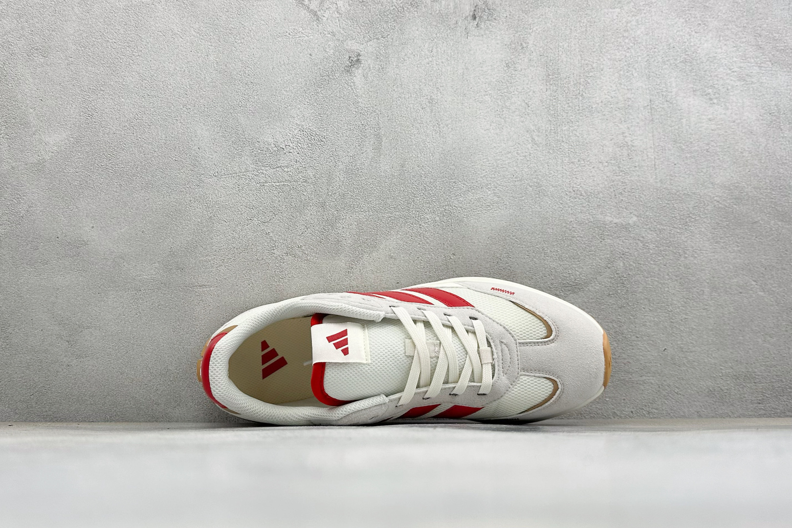 Adidas Futro Coupe 阿迪达斯 织物网面 舒适百搭 防滑耐磨回弹 低帮休闲运动鞋 货号: KH6816 Adidas Futro Coupe 阿迪达斯 织物网面 舒适百搭 防滑耐磨回弹 低帮休闲运动鞋 货号: KH6816