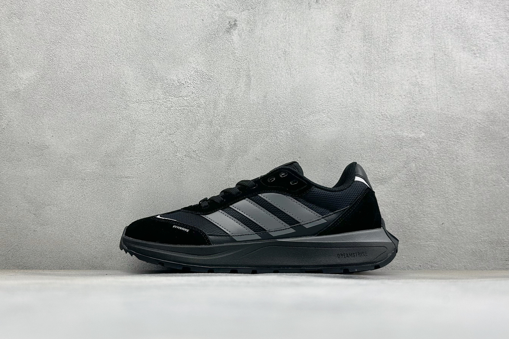Adidas Futro Coupe 阿迪达斯 织物网面 舒适百搭 防滑耐磨回弹 低帮休闲运动鞋 货号: KH6815 