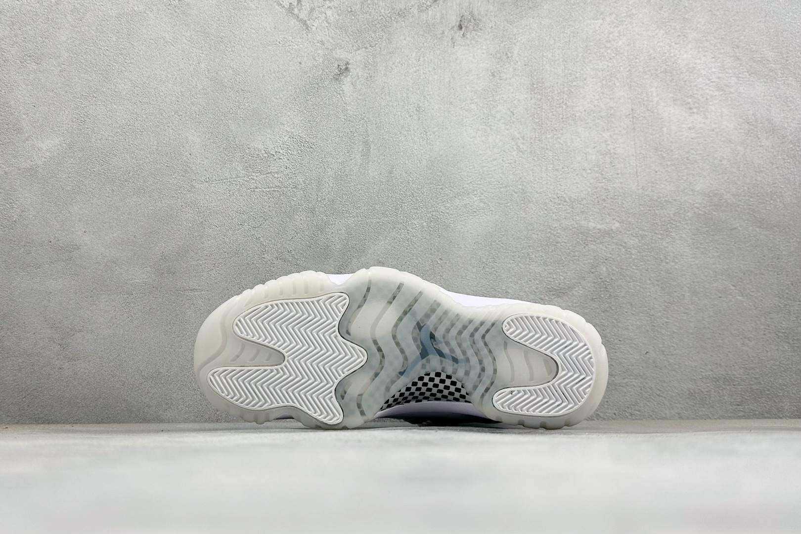 福利特价 Air Jordan AJ11 Retro 篮球鞋 原楦原档案数据开模打造 原厂中底拉帮钢印 原厂漆皮 防冻不