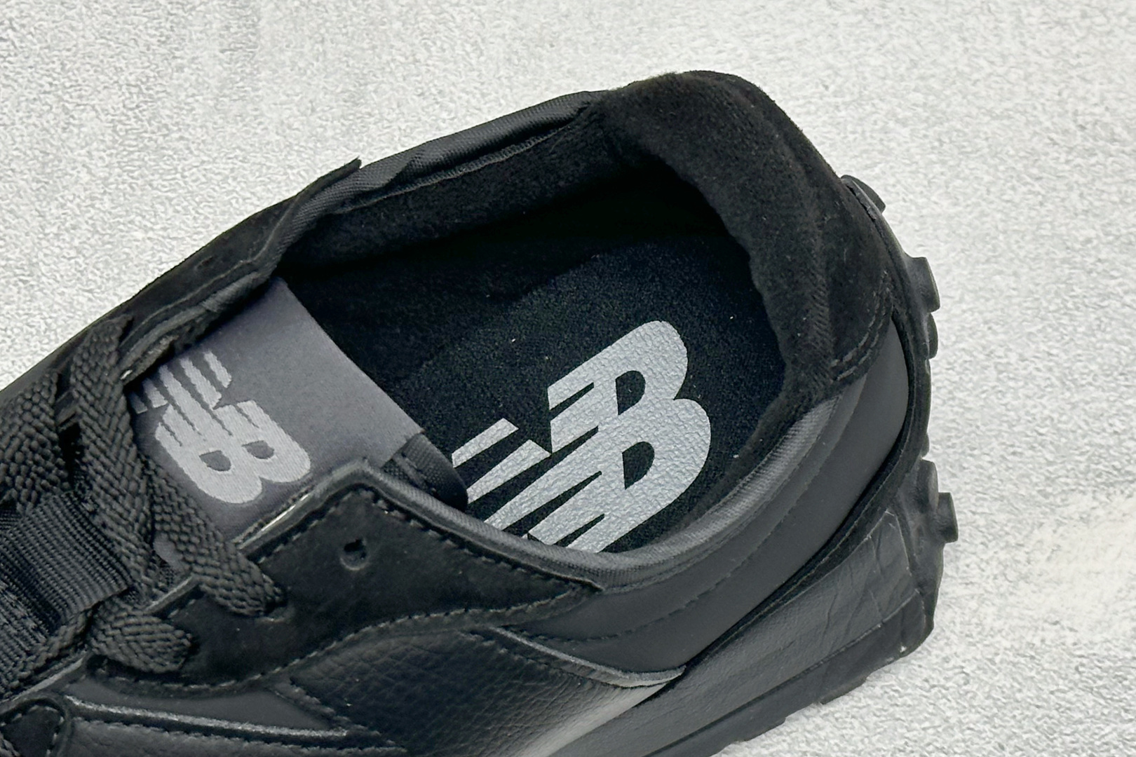 TG福利 New Balance MS327 复古休闲运动慢跑鞋 以更纯粹的复古风格设计打造的全新造型 侧身还以解构设计