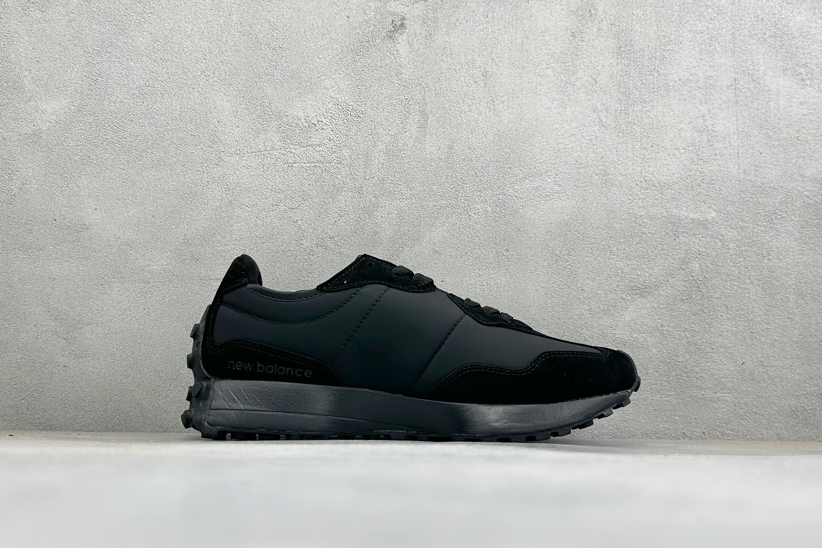 TG福利 New Balance MS327 复古休闲运动慢跑鞋 以更纯粹的复古风格设计打造的全新造型 侧身还以解构设计