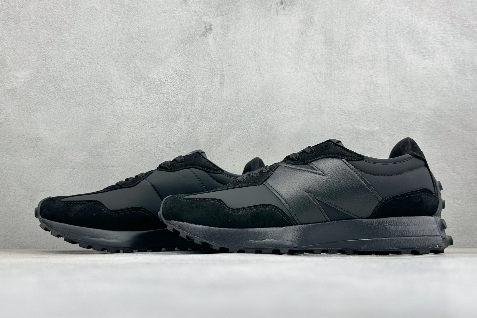 TG福利 New Balance MS327 复古休闲运动慢跑鞋 以更纯粹的复古风格设计打造的全新造型 侧身还以解构设计