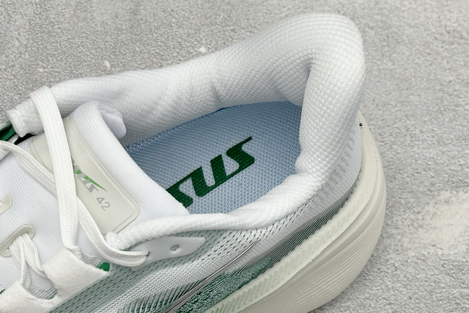 HY版Nike Air Zoom Pegasus 42 耐克网面透气轻便耐磨跑鞋 货号：IB1881-100 尺码：36