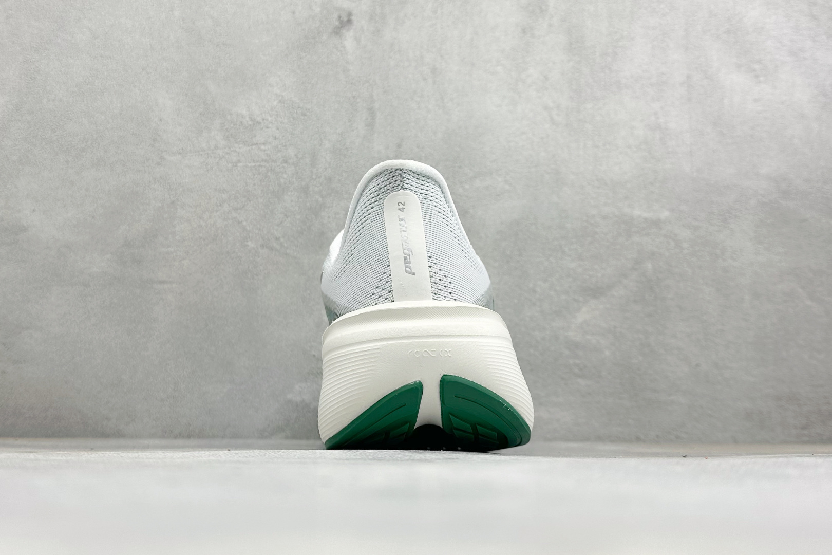 HY版Nike Air Zoom Pegasus 42 耐克网面透气轻便耐磨跑鞋 货号：IB1881-100 尺码：36