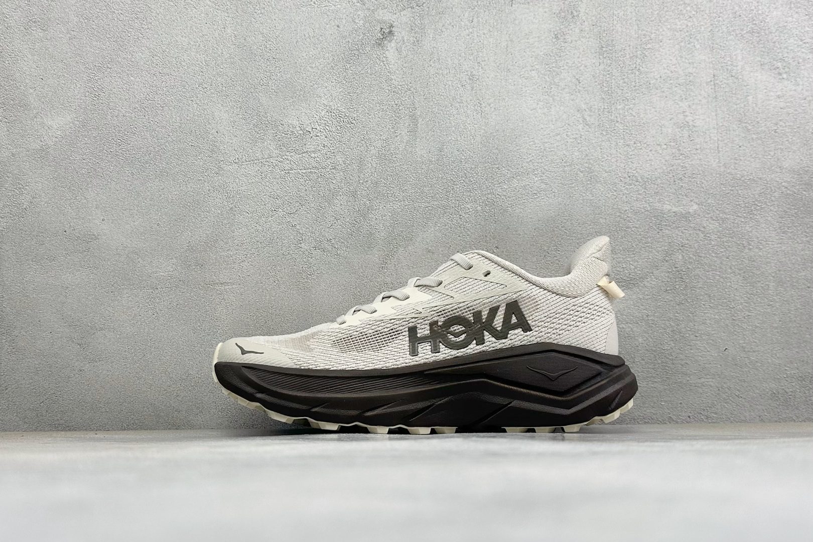 Hoka One One Challenger 8 挑战者超轻厚底轻量跑步鞋 货号：-RCS 尺码：40 40.5 41