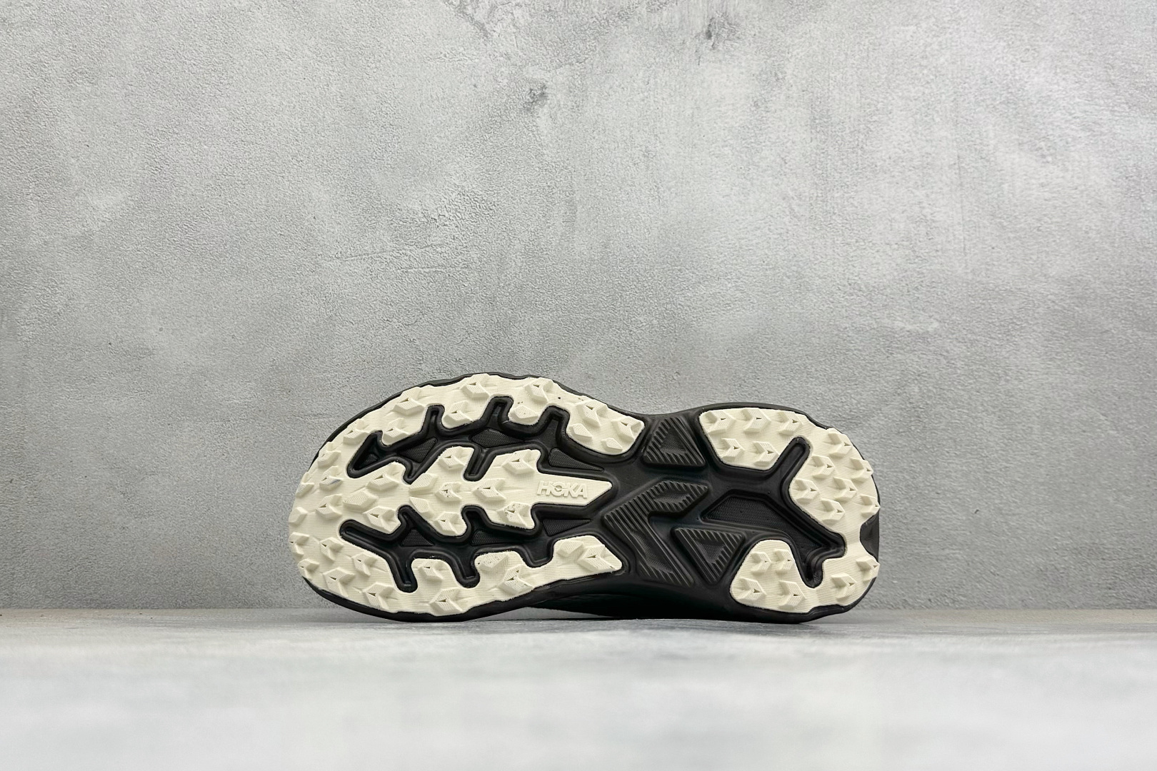 Hoka One One Challenger 8 挑战者超轻厚底轻量跑步鞋 货号：-RCS 尺码：40 40.5 41