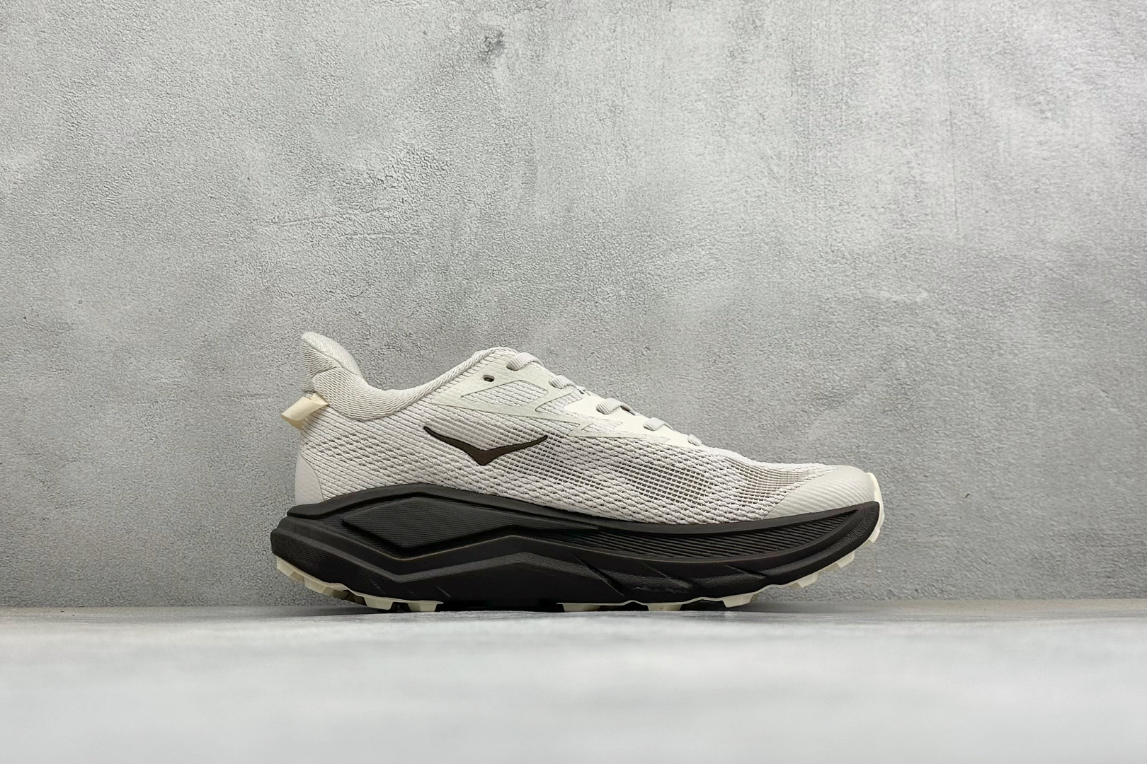 Hoka One One Challenger 8 挑战者超轻厚底轻量跑步鞋 货号：-RCS 尺码：40 40.5 41