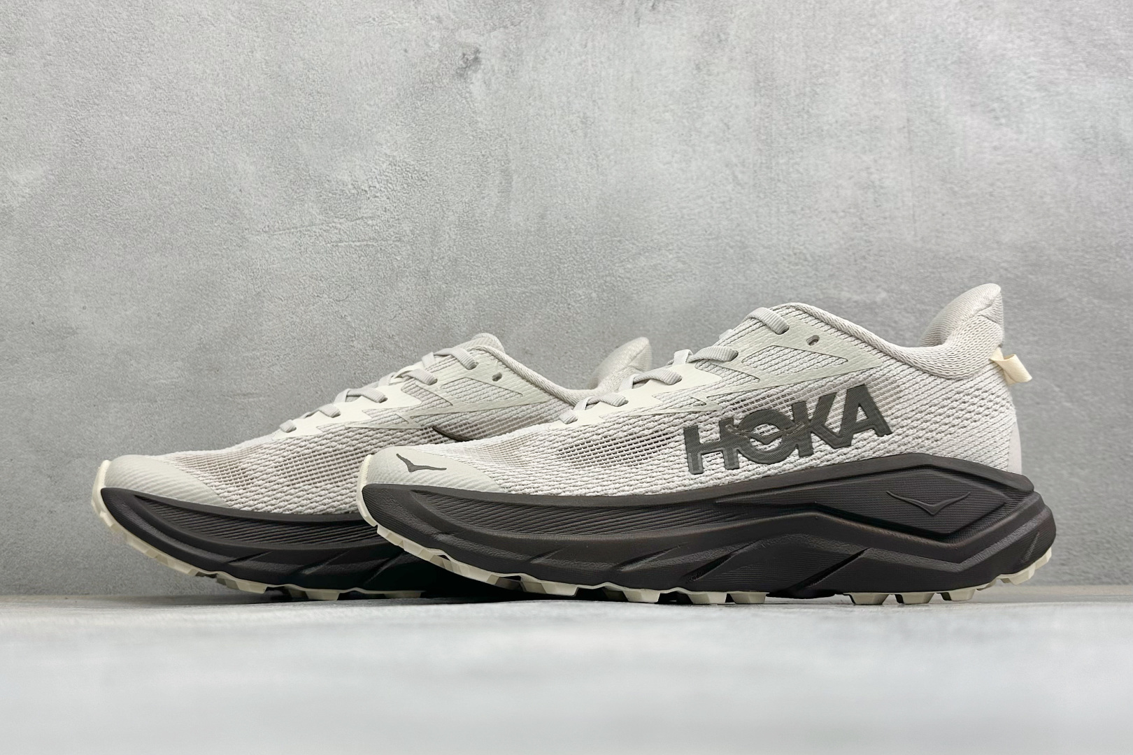 Hoka One One Challenger 8 挑战者超轻厚底轻量跑步鞋 货号：-RCS 尺码：40 40.5 41
