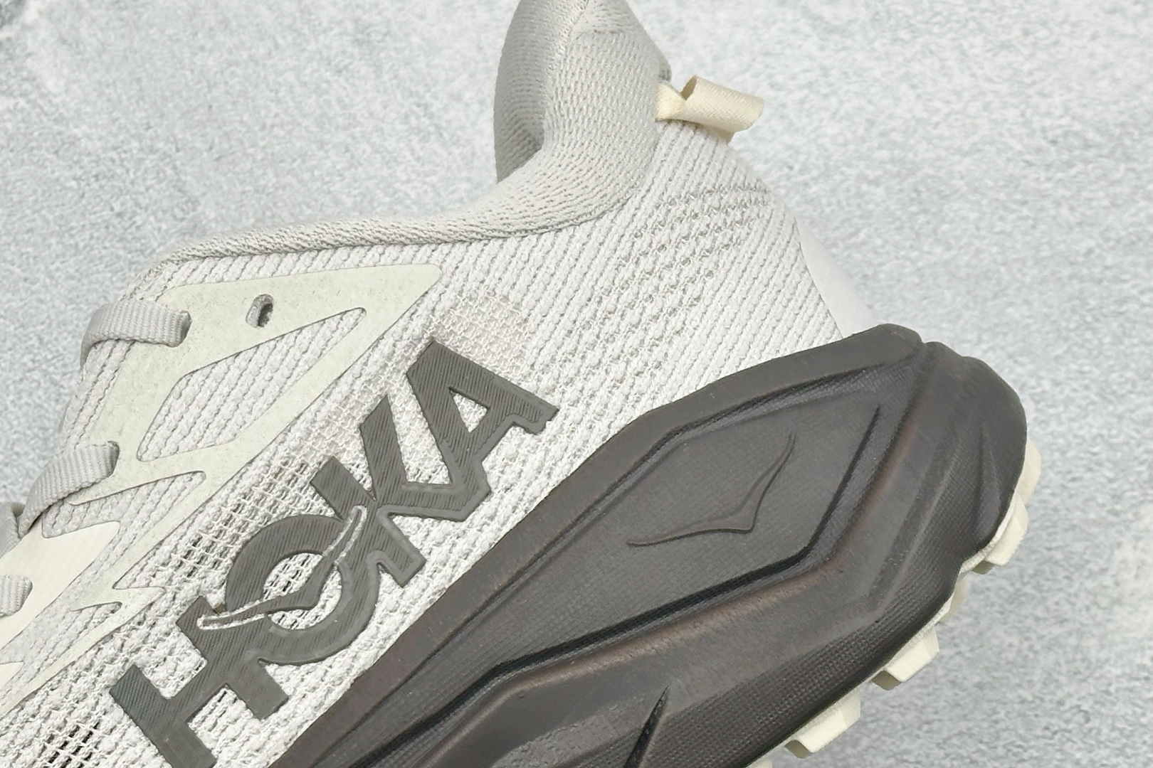 Hoka One One Challenger 8 挑战者超轻厚底轻量跑步鞋 货号：-RCS 尺码：40 40.5 41
