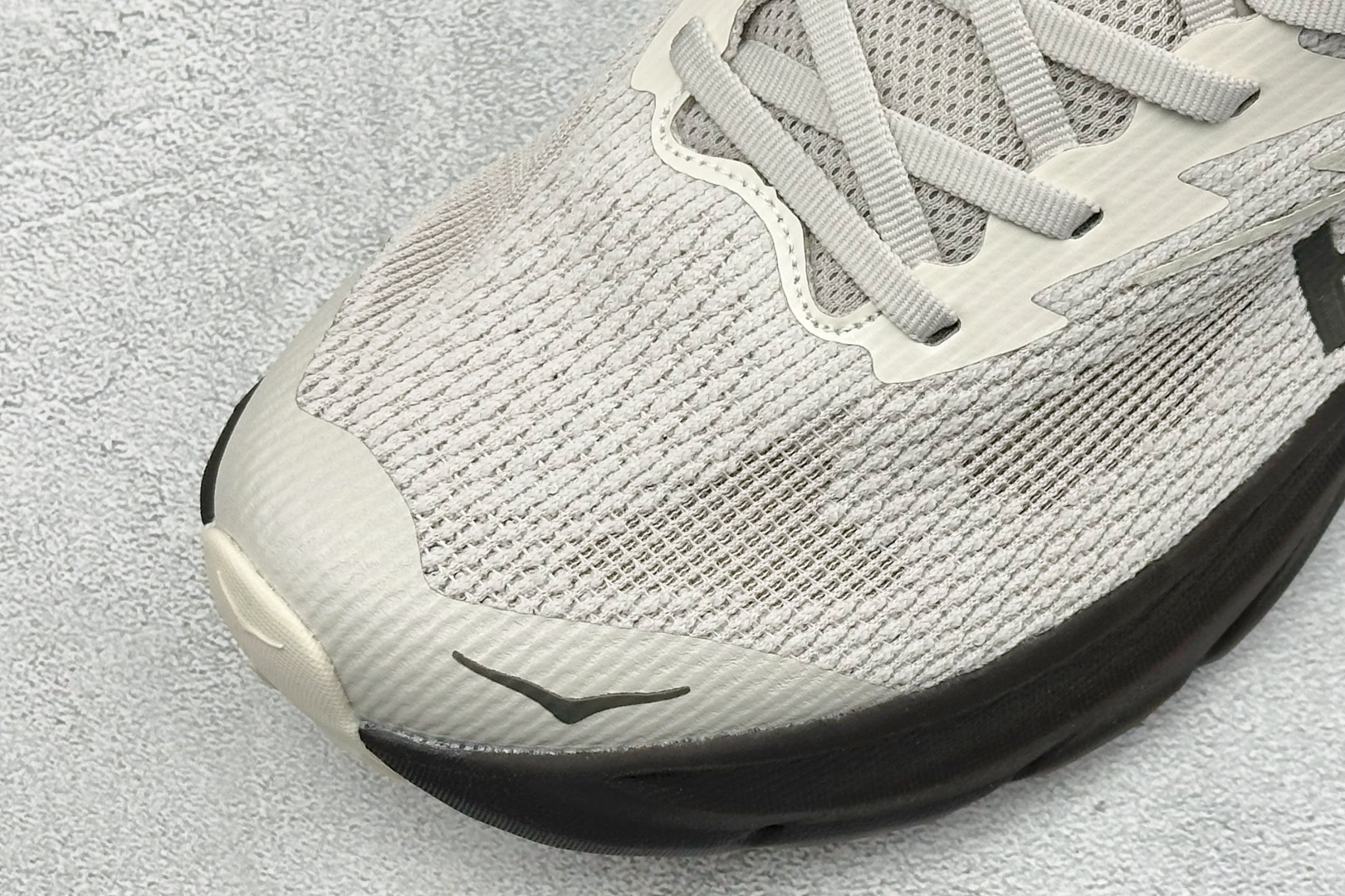 Hoka One One Challenger 8 挑战者超轻厚底轻量跑步鞋 货号：-RCS 尺码：40 40.5 41