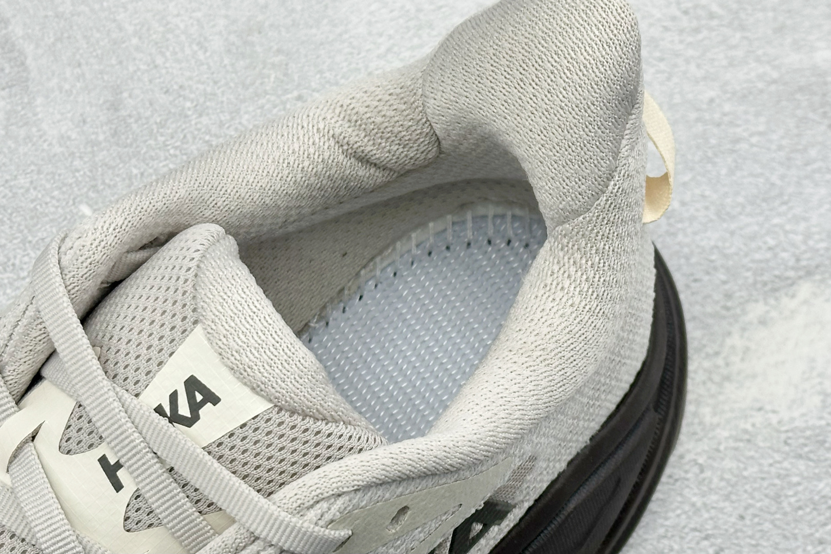Hoka One One Challenger 8 挑战者超轻厚底轻量跑步鞋 货号：-RCS 尺码：40 40.5 41