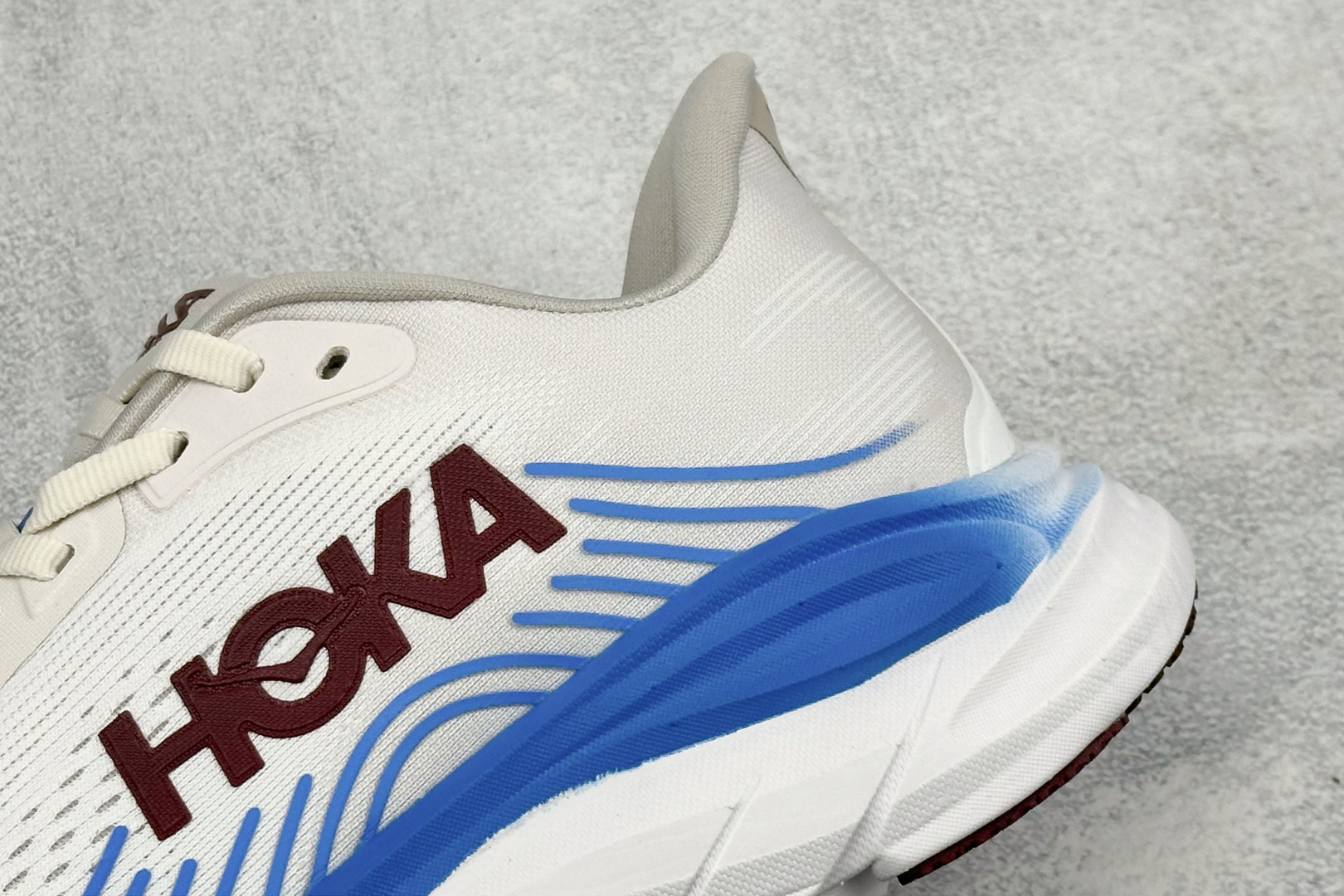 HOKA ONE ONE M CLIFTON 11 舒适防滑耐磨低帮休闲跑步鞋 相比常规跑鞋 HOKA ONE ONE特 HOKA ONE ONE M CLIFTON 11 舒适防滑耐磨低帮休闲跑步鞋 相比常规跑鞋 HOKA ONE ONE特