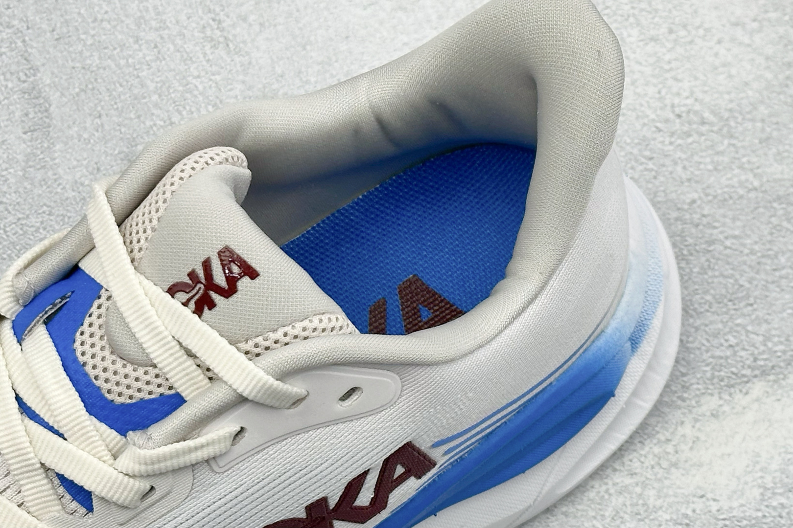 HOKA ONE ONE M CLIFTON 11 舒适防滑耐磨低帮休闲跑步鞋 相比常规跑鞋 HOKA ONE ONE特 HOKA ONE ONE M CLIFTON 11 舒适防滑耐磨低帮休闲跑步鞋 相比常规跑鞋 HOKA ONE ONE特