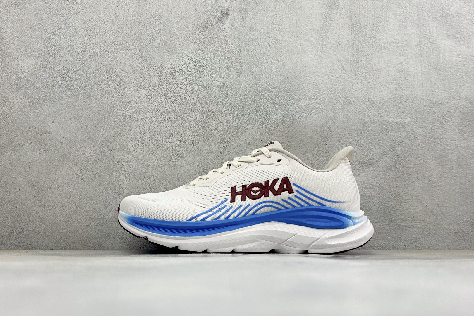 HOKA ONE ONE M CLIFTON 11 舒适防滑耐磨低帮休闲跑步鞋 相比常规跑鞋 HOKA ONE ONE特