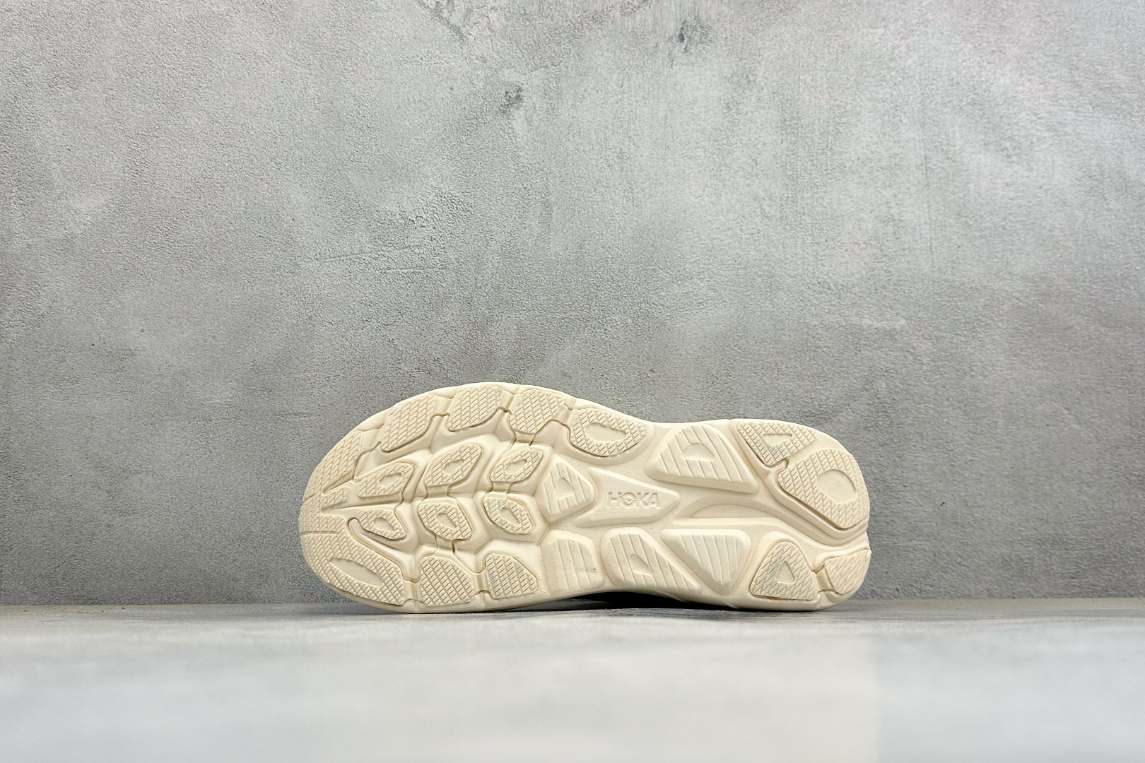 HOKA ONE ONE M CLIFTON 11 舒适防滑耐磨低帮休闲跑步鞋 相比常规跑鞋 HOKA ONE ONE特 HOKA ONE ONE M CLIFTON 11 舒适防滑耐磨低帮休闲跑步鞋 相比常规跑鞋 HOKA ONE ONE特