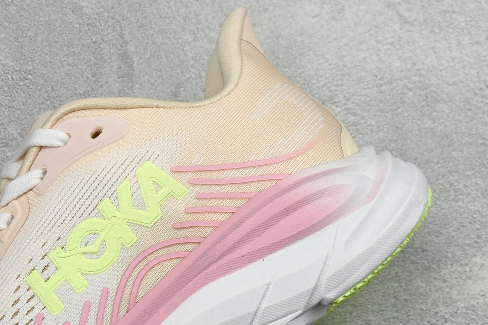 HOKA ONE ONE M CLIFTON 11 舒适防滑耐磨低帮休闲跑步鞋 相比常规跑鞋 HOKA ONE ONE特 HOKA ONE ONE M CLIFTON 11 舒适防滑耐磨低帮休闲跑步鞋 相比常规跑鞋 HOKA ONE ONE特