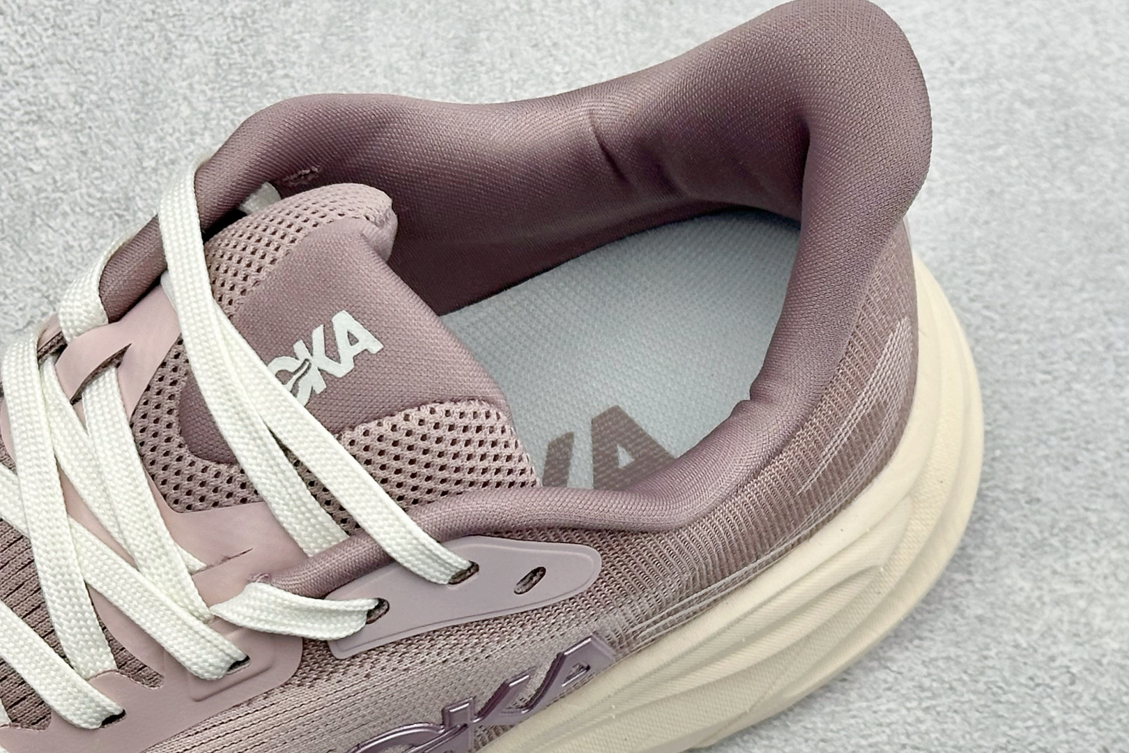 HOKA ONE ONE M CLIFTON 11 舒适防滑耐磨低帮休闲跑步鞋 相比常规跑鞋 HOKA ONE ONE特 HOKA ONE ONE M CLIFTON 11 舒适防滑耐磨低帮休闲跑步鞋 相比常规跑鞋 HOKA ONE ONE特