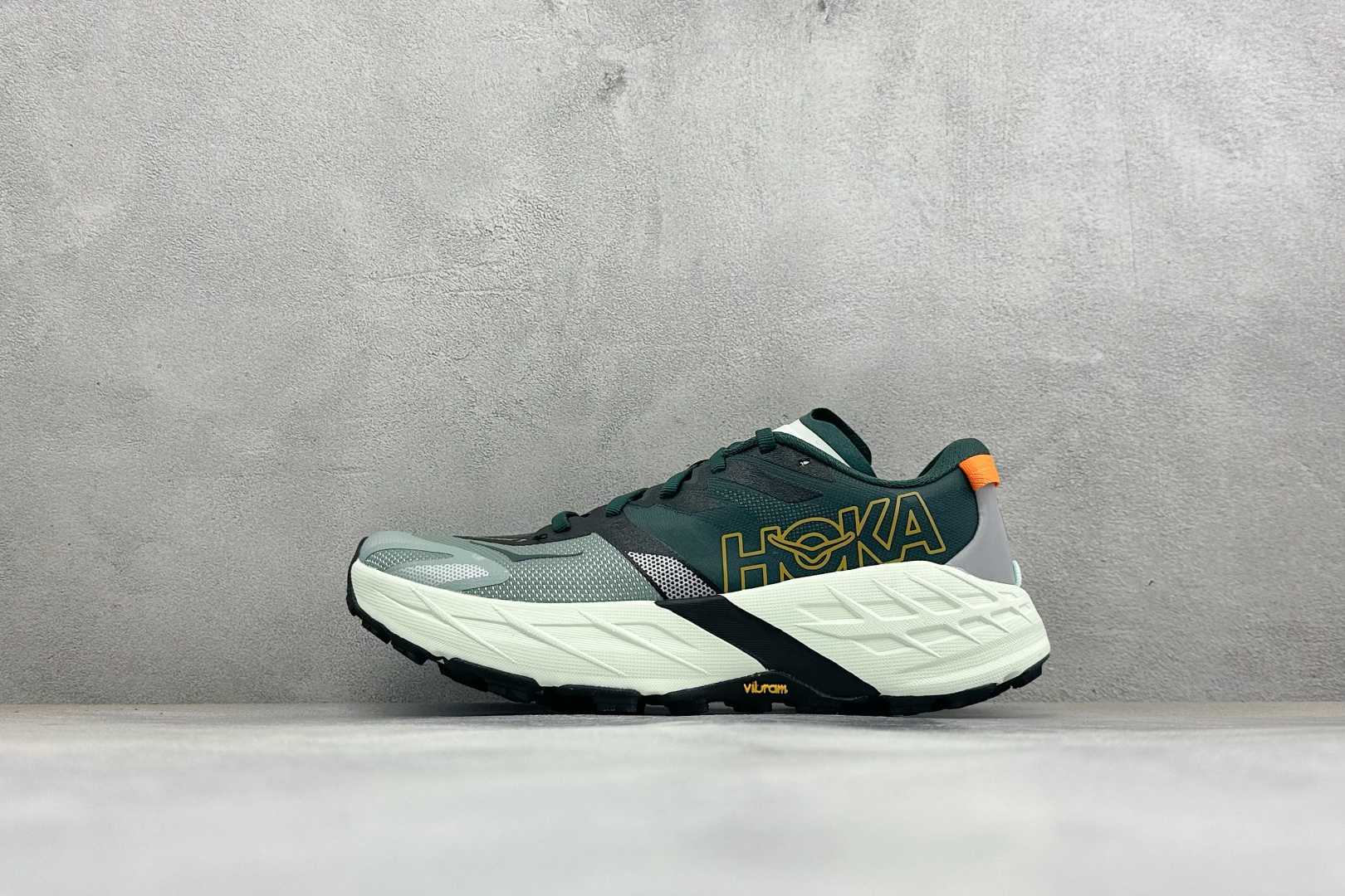 H版HOKA ONE ONE SPEEDGOAT 7 舒适百搭越野跑鞋 J-FRAME™M结构拥有专利认证，避免防过度内