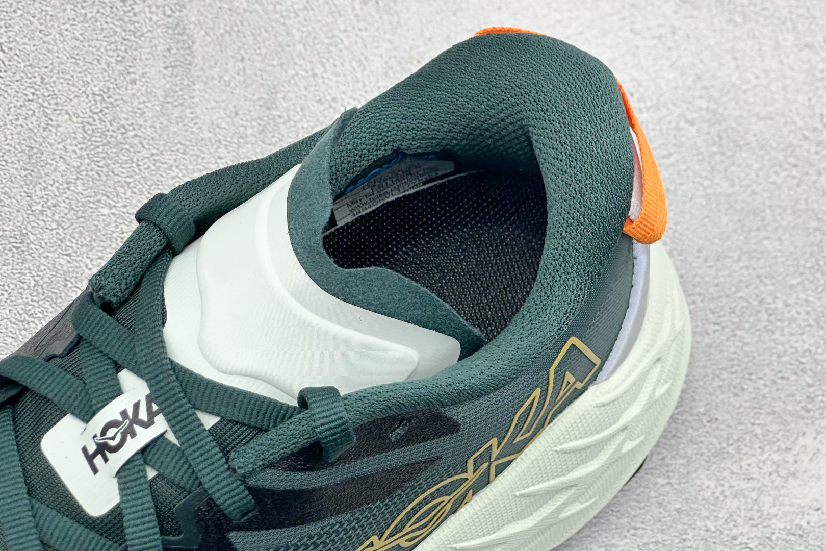 H版HOKA ONE ONE SPEEDGOAT 7 舒适百搭越野跑鞋 J-FRAME™M结构拥有专利认证,避免防过度内 H版HOKA ONE ONE SPEEDGOAT 7 舒适百搭越野跑鞋 J-FRAME™M结构拥有专利认证,避免防过度内
