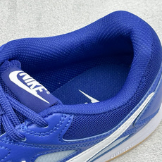 NIKE GATO 低帮生活休闲鞋 透气网布眼融入皮革,织和物合成材质覆面,营造21世初纪的畅跑美学概念。泡棉中底盈轻缓 NIKE GATO 低帮生活休闲鞋 透气网布眼融入皮革,织和物合成材质覆面,营造21世初纪的畅跑美学概念。泡棉中底盈轻缓