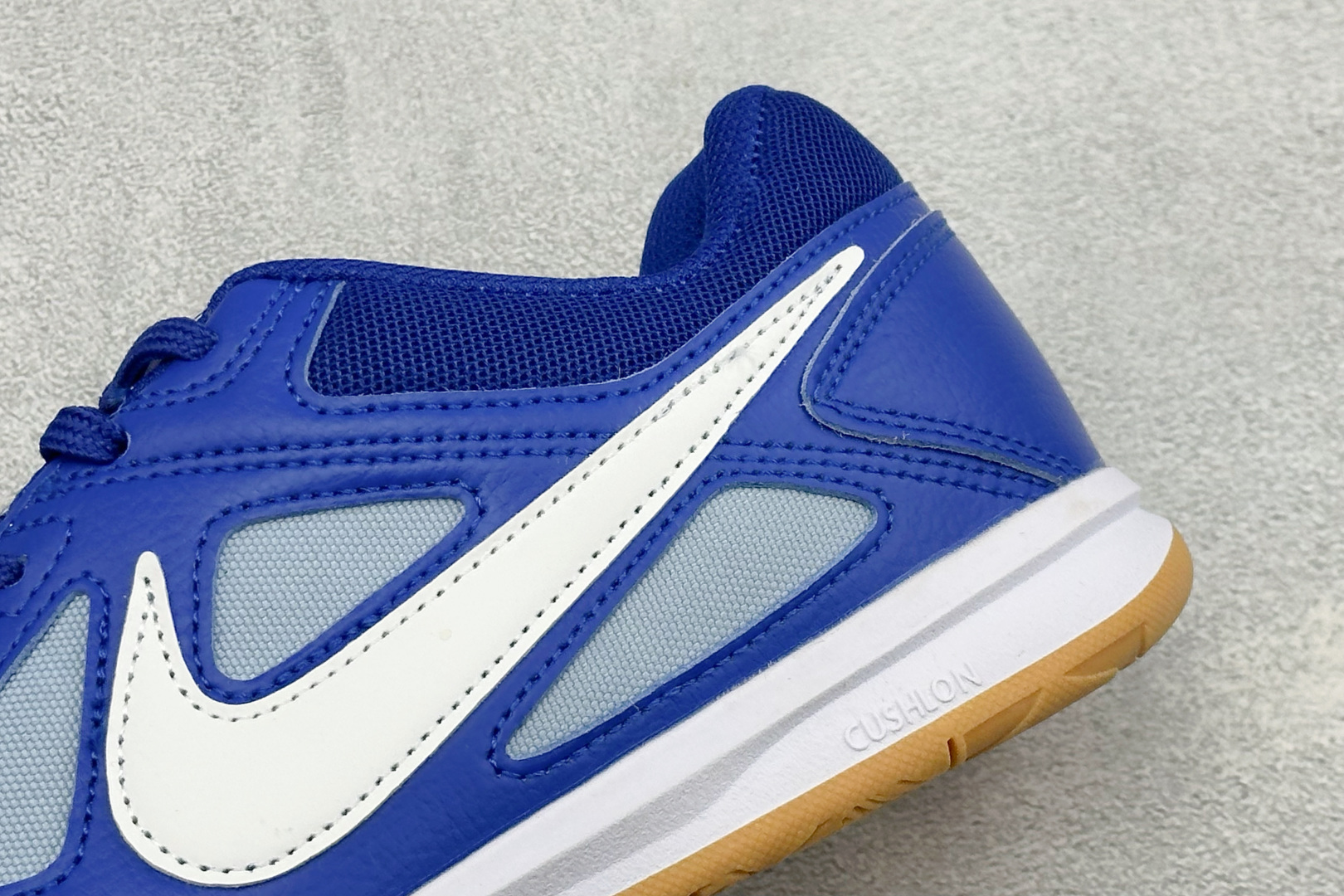 NIKE GATO 低帮生活休闲鞋 透气网布眼融入皮革,织和物合成材质覆面,营造21世初纪的畅跑美学概念。泡棉中底盈轻缓 NIKE GATO 低帮生活休闲鞋 透气网布眼融入皮革,织和物合成材质覆面,营造21世初纪的畅跑美学概念。泡棉中底盈轻缓