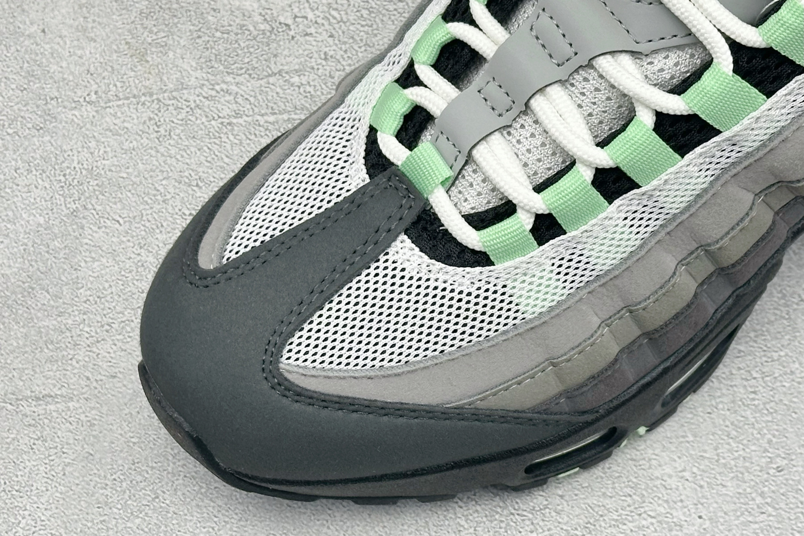 NIKE Air Max 95 X LEGO Col GS纯原版本 潮流百搭 气垫缓震慢跑鞋 Air Max 95就是源 NIKE Air Max 95 X LEGO Col GS纯原版本 潮流百搭 气垫缓震慢跑鞋 Air Max 95就是源