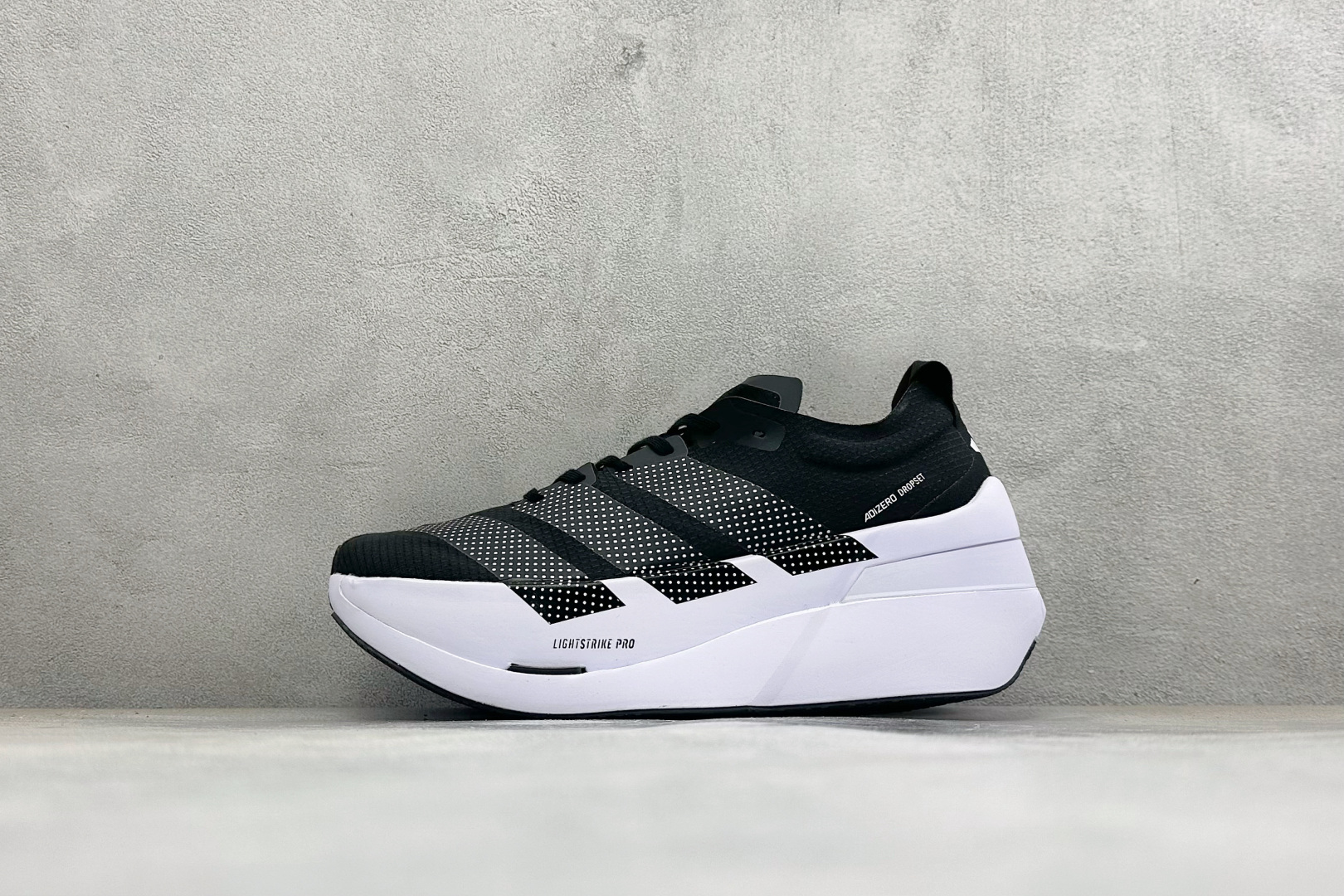 Adidas Adizero Prime X3 STRUNG 阿迪防滑耐磨舒适跑步鞋 货号：LA6219 尺码：40-4