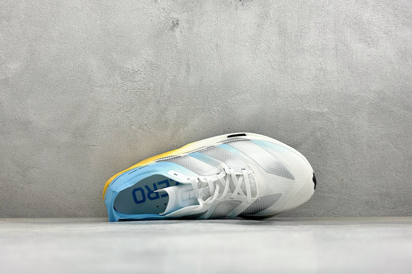 Adidas Adizero Prime X3 STRUNG 阿迪防滑耐磨舒适跑步鞋 货号：LA6219 尺码：40-4