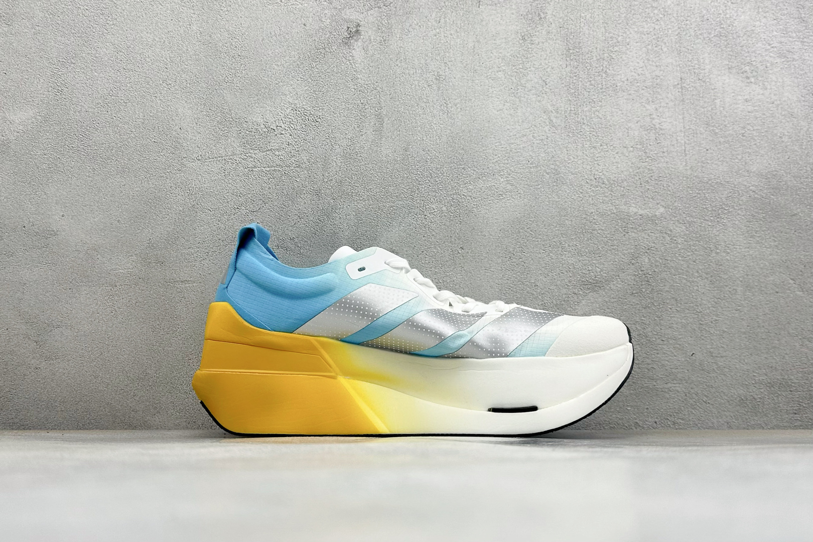 Adidas Adizero Prime X3 STRUNG 阿迪防滑耐磨舒适跑步鞋 货号：LA6219 尺码：40-4
