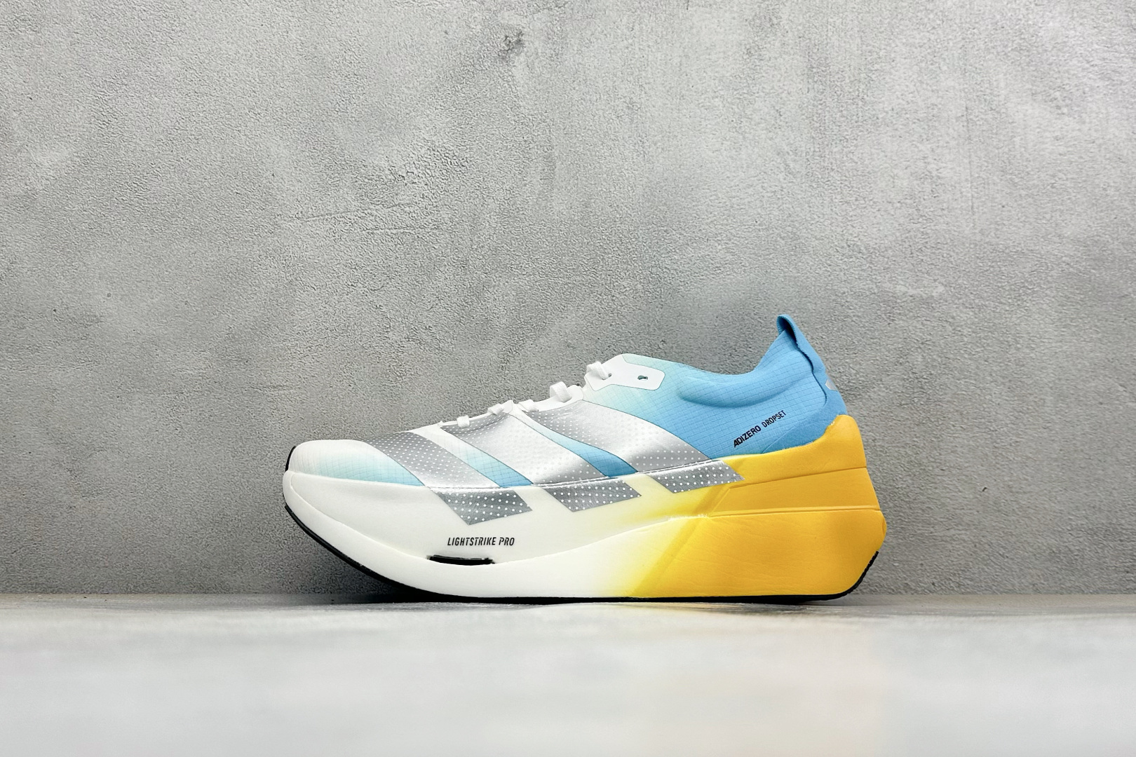 Adidas Adizero Prime X3 STRUNG 阿迪防滑耐磨舒适跑步鞋 货号：LA6219 尺码：40-4