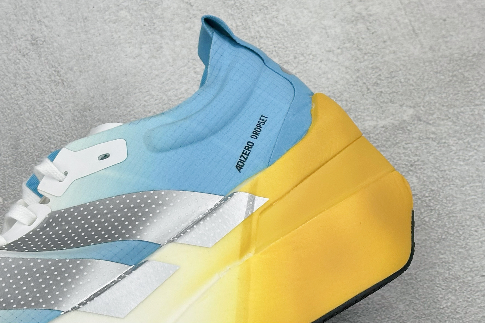 Adidas Adizero Prime X3 STRUNG 阿迪防滑耐磨舒适跑步鞋 货号：LA6219 尺码：40-4