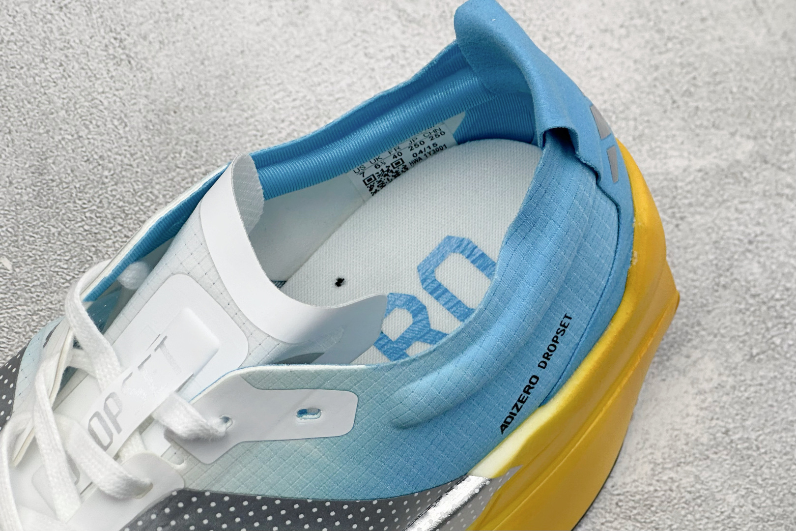 Adidas Adizero Prime X3 STRUNG 阿迪防滑耐磨舒适跑步鞋 货号：LA6219 尺码：40-4
