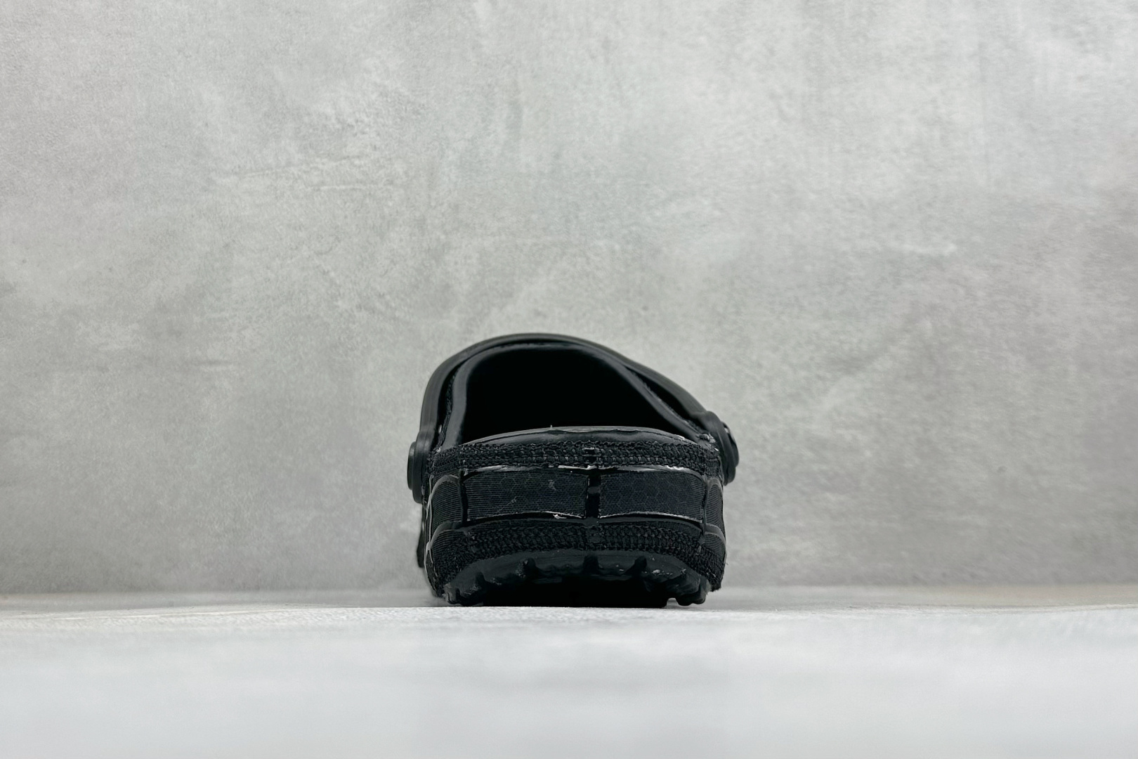 原厂盒装版本 Crocs卡骆驰 x漫威蜘蛛侠联名洞洞鞋 舒适时尚橡胶底包头拖鞋 酒红色鞋身搭配立体黑色蛛网纹路,鞋头立体 原厂盒装版本 Crocs卡骆驰 x漫威蜘蛛侠联名洞洞鞋 舒适时尚橡胶底包头拖鞋 酒红色鞋身搭配立体黑色蛛网纹路,鞋头立体