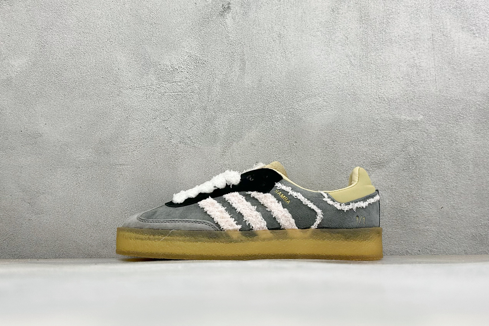 福利特价 Adidas originals x KITH x clarks Samba 百搭舒适简约低帮板鞋 货号：ID