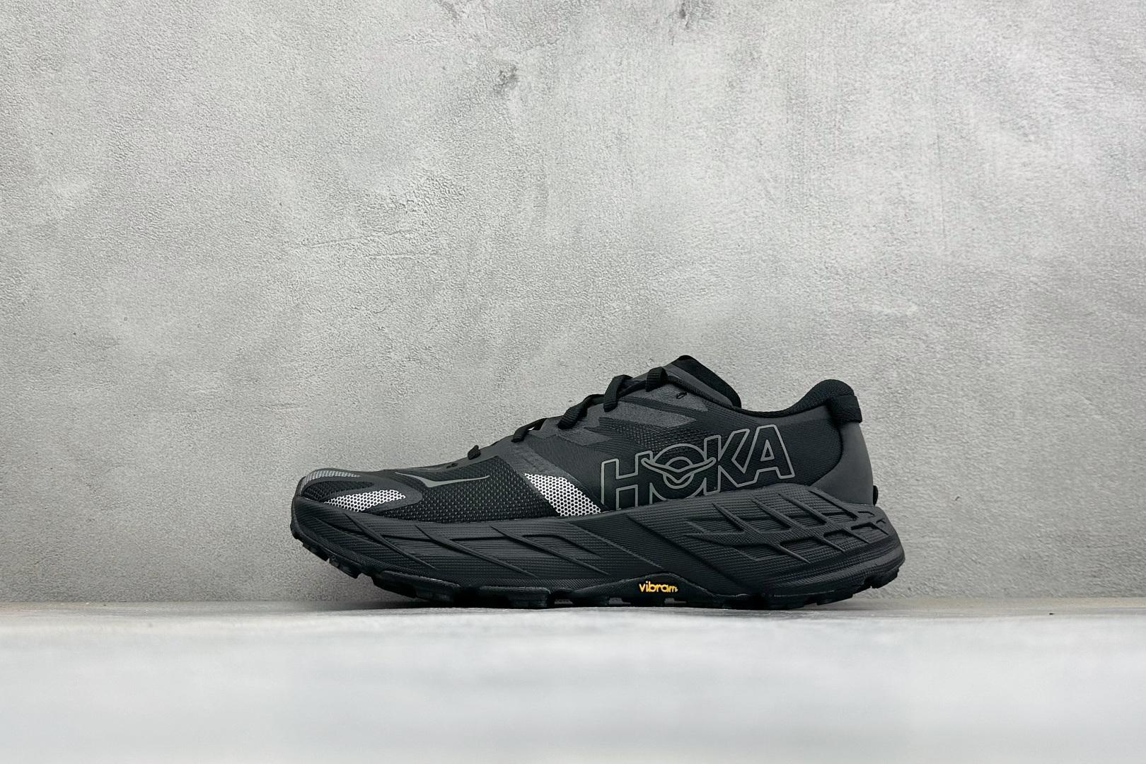 H版HOKA ONE ONE SPEEDGOAT 7 舒适百搭越野跑鞋 J-FRAME™M结构拥有专利认证，避免防过度内